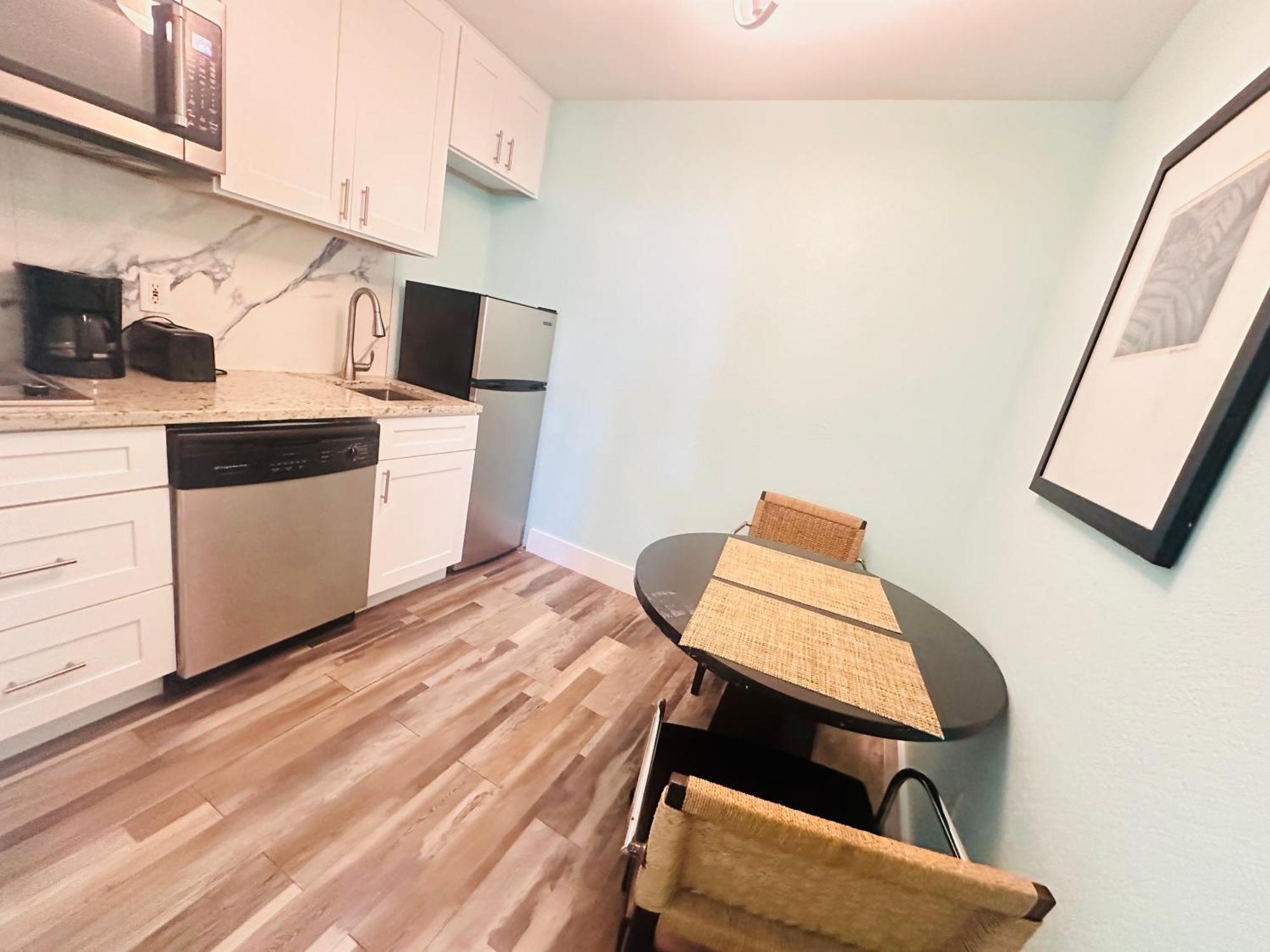 Tampa Bay, Step Away, Wifi, Free Parking,pools, Jacuzzi