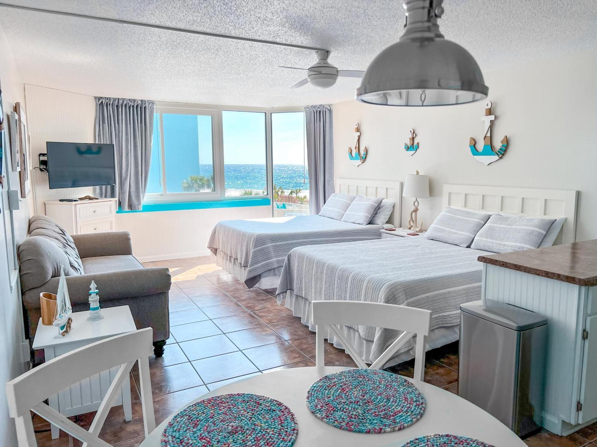 Beachfront - Perfect Location - Free Chairs * Panama City Beach