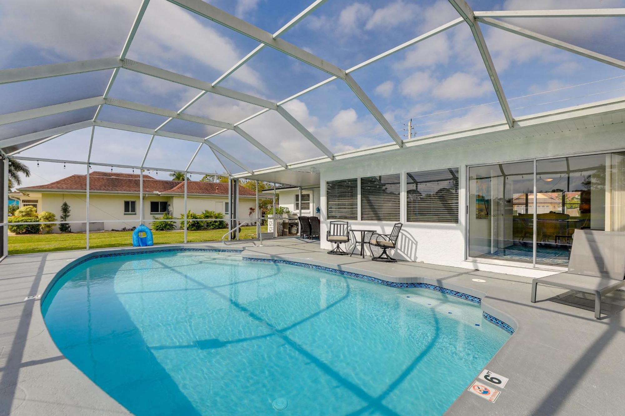 Centrally Located With Heated Pool! * Sarasota