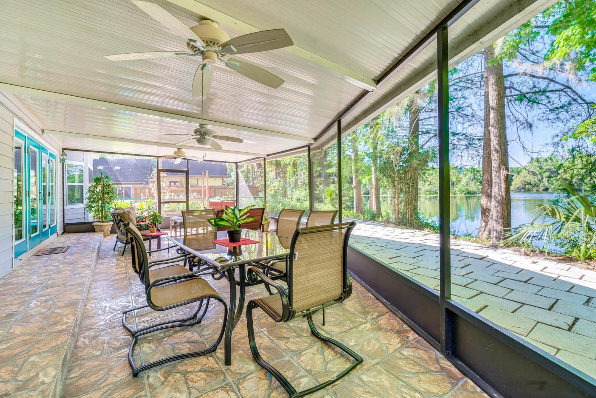Waterfront With Private Dock And Lanai! Holiday home
