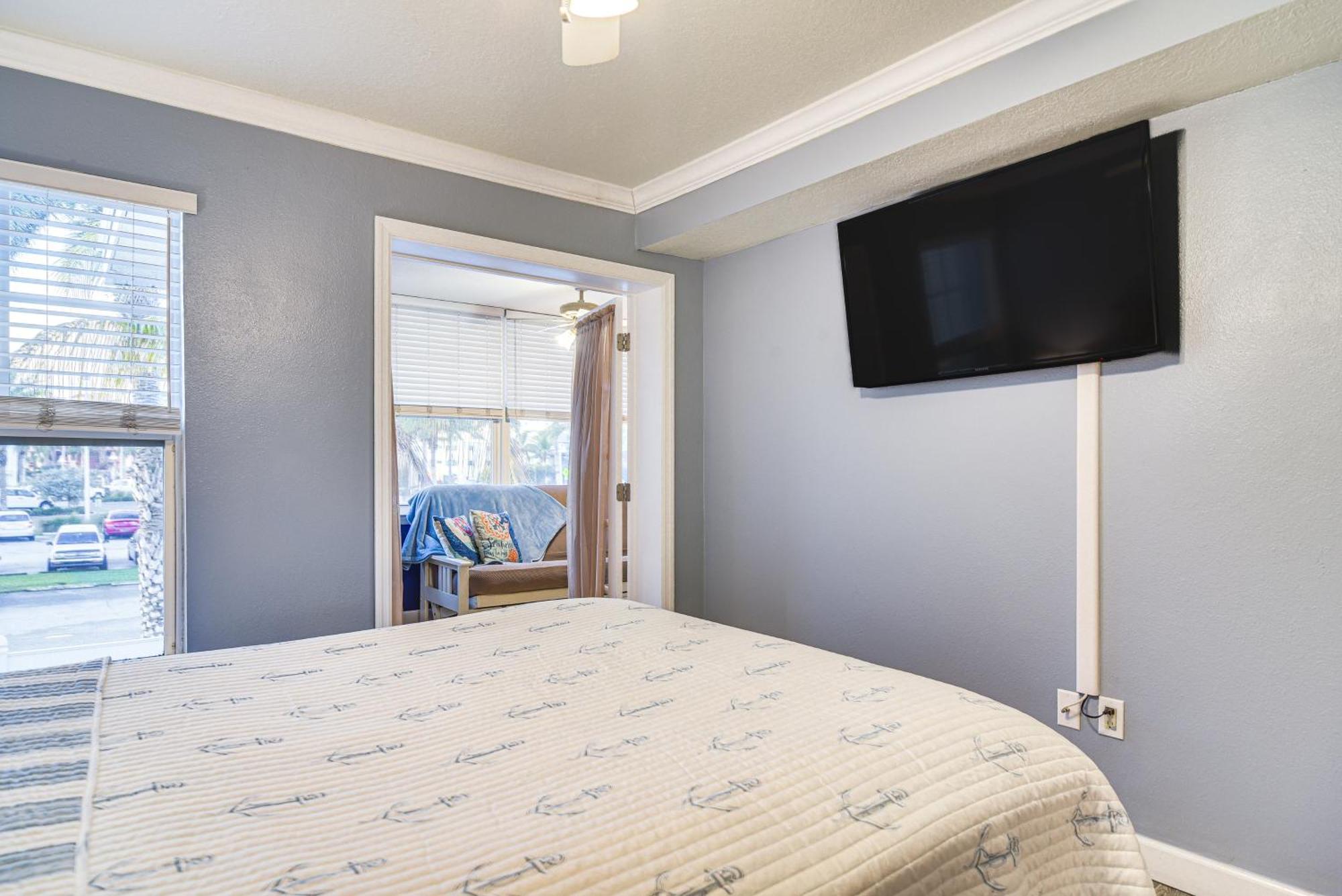 Vibrant With Dedicated Access Apartment