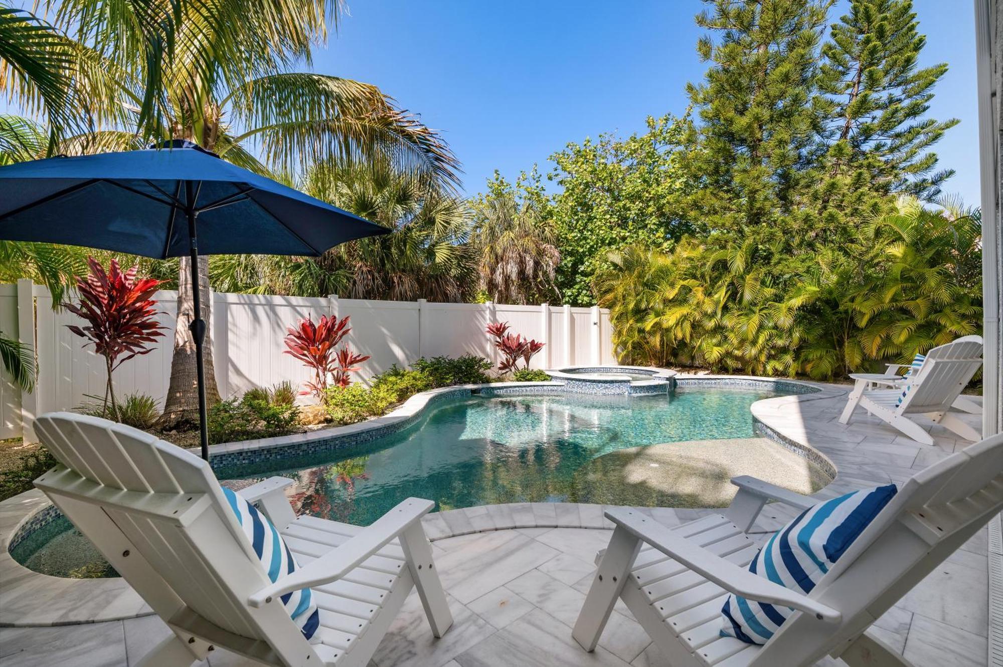 Ocean Star! 7 Bdrms, 7 Baths! Beaches Less Than 5min Walk To Beach! *
