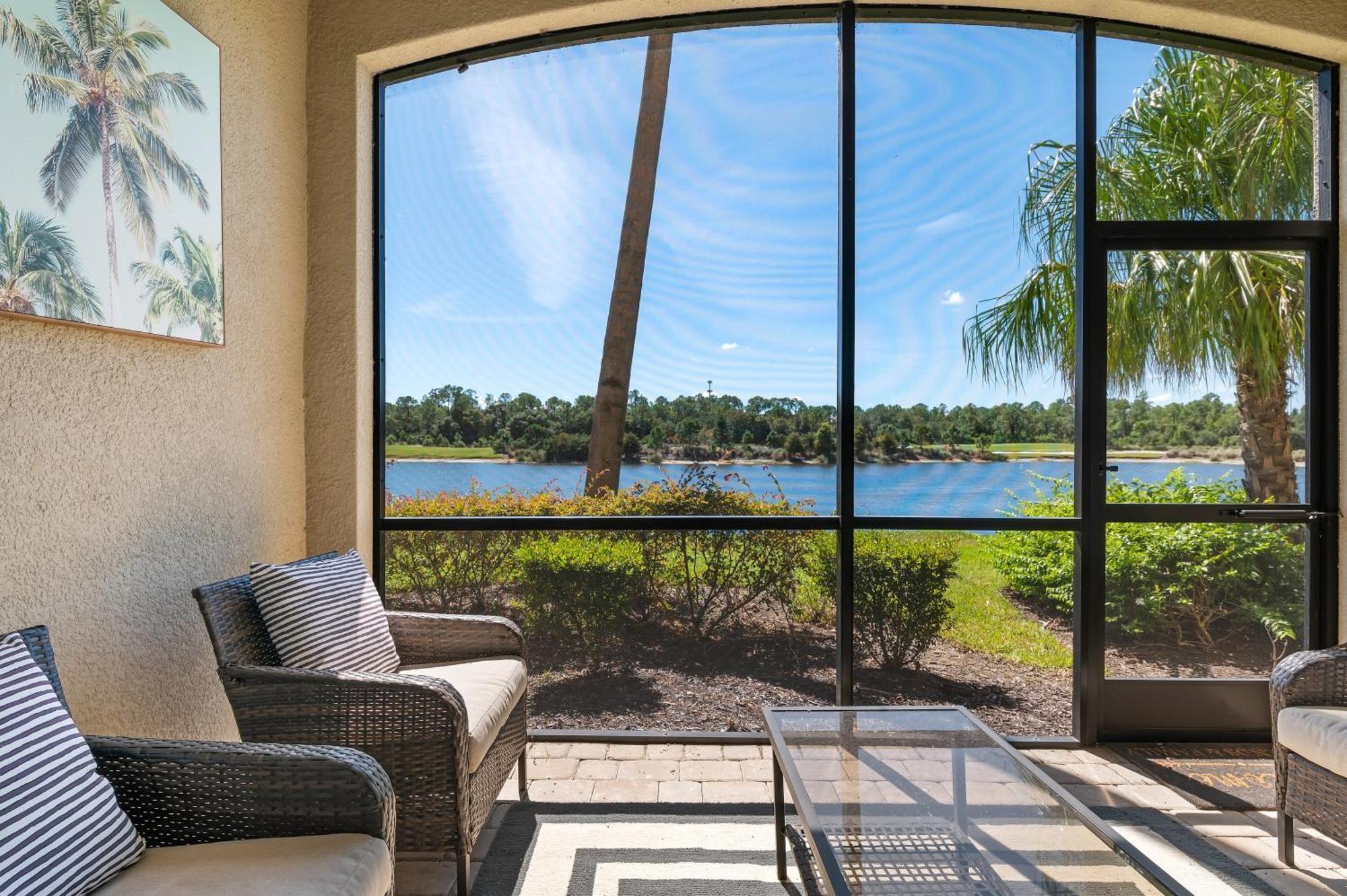 12th Hole Hideaway! Ground Floor At Lakewood National Golf Club! Holiday home Bradenton