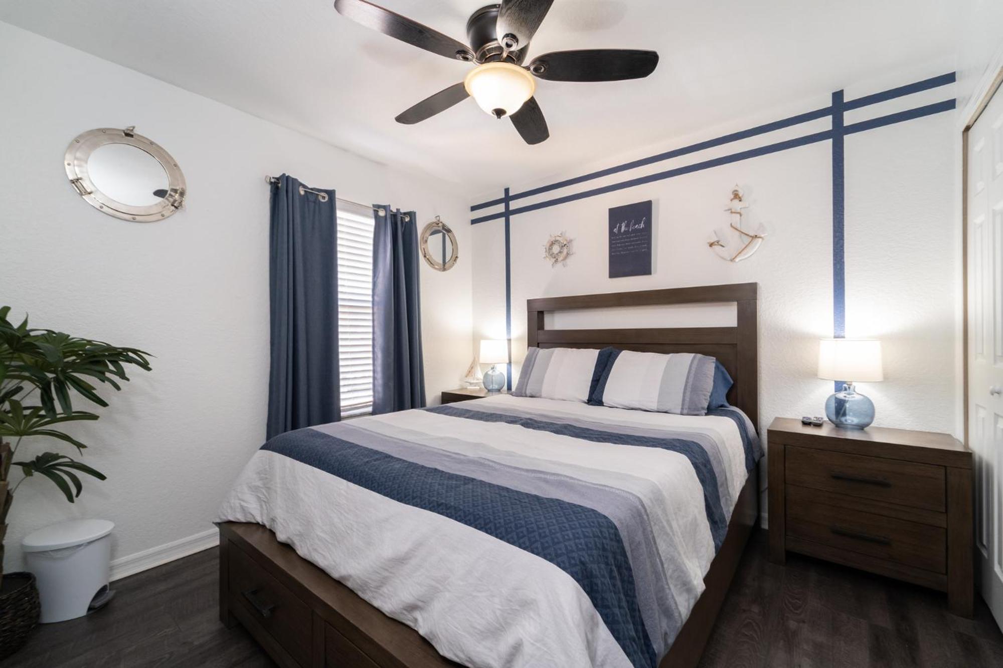 Holiday home Regal Palms Townhome,gated Community With Amenities