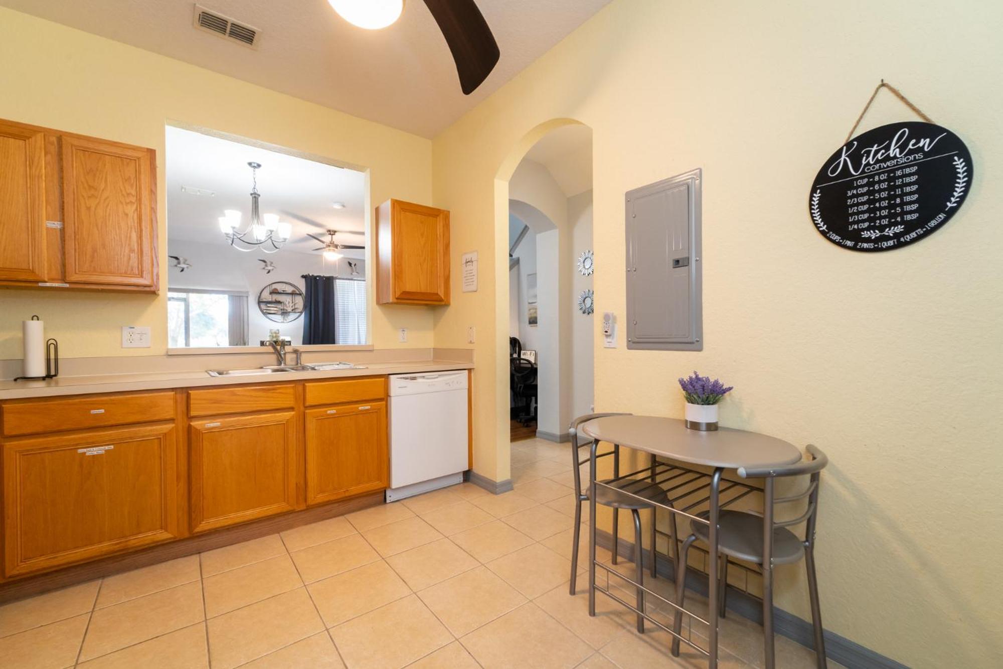 Regal Palms Townhome,gated Community With Amenities Davenport