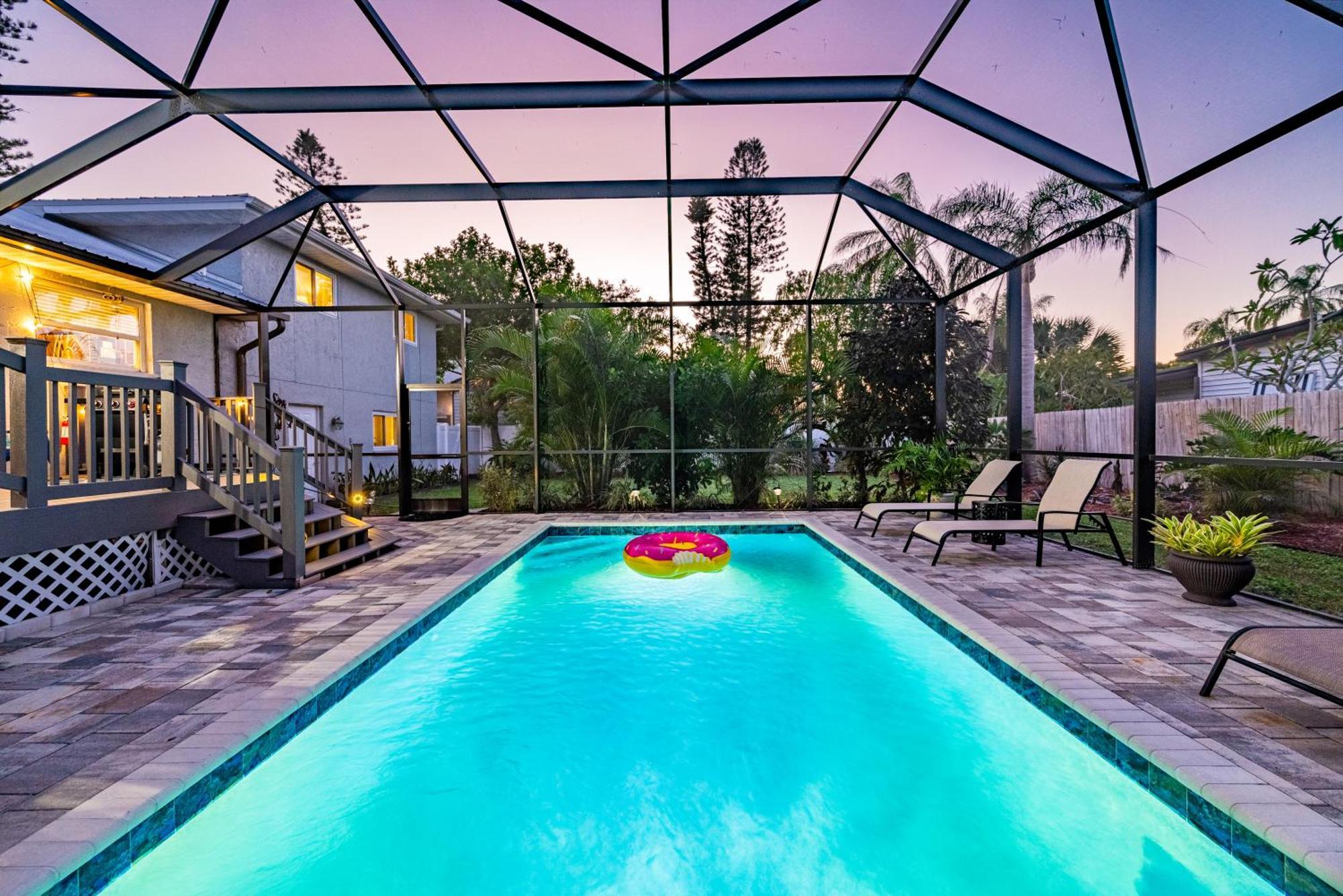 Holiday home The Farm House! Spacious Private Pool With Grill And Fully Stocked Kitchen!