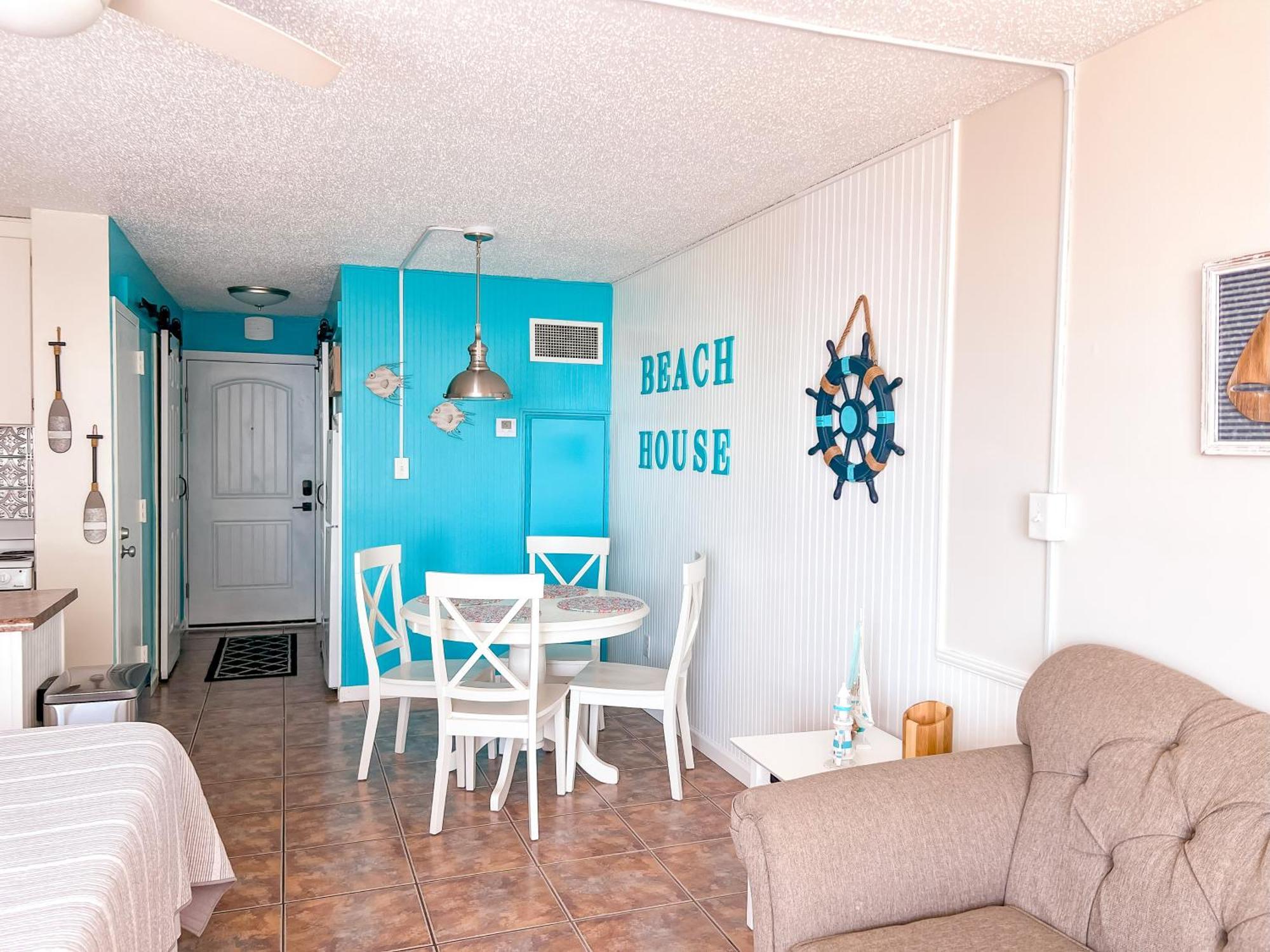 Beachfront - Perfect Location - Free Chairs Apartment Panama City Beach