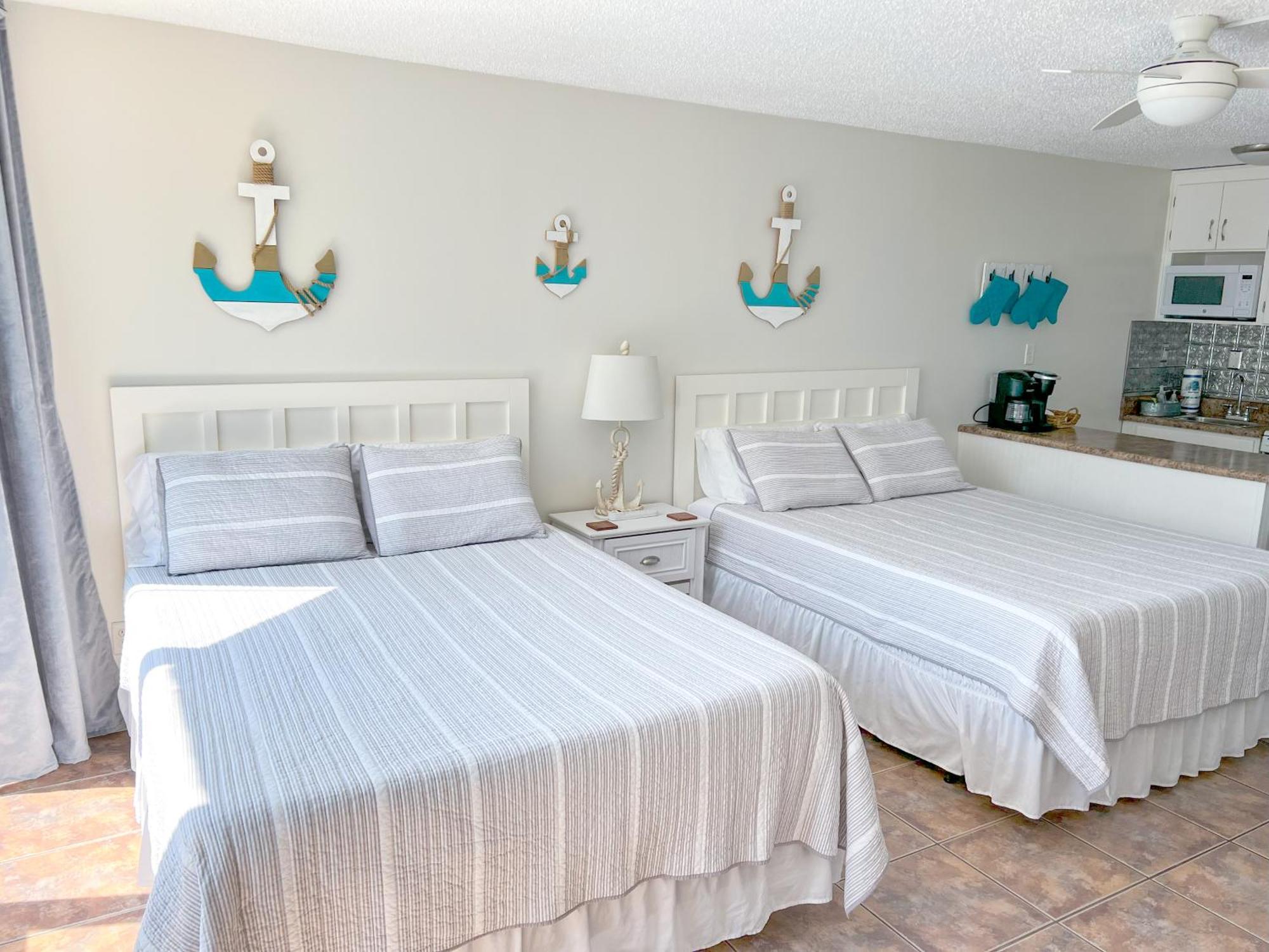 Beachfront - Perfect Location - Free Chairs Apartment *