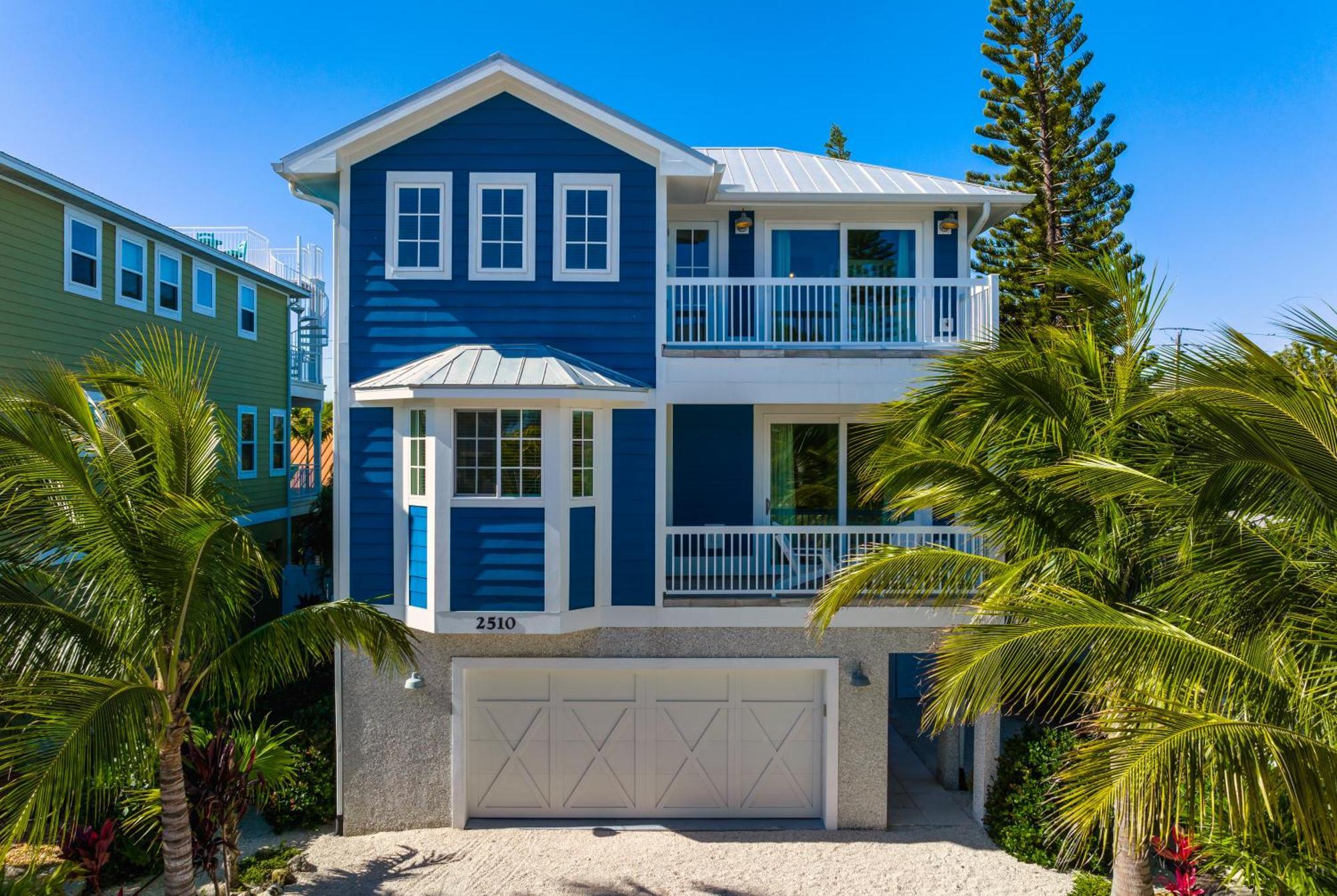 Ocean Star! 7 Bdrms, 7 Baths! Beaches Less Than 5min Walk To Beach! * Holmes Beach