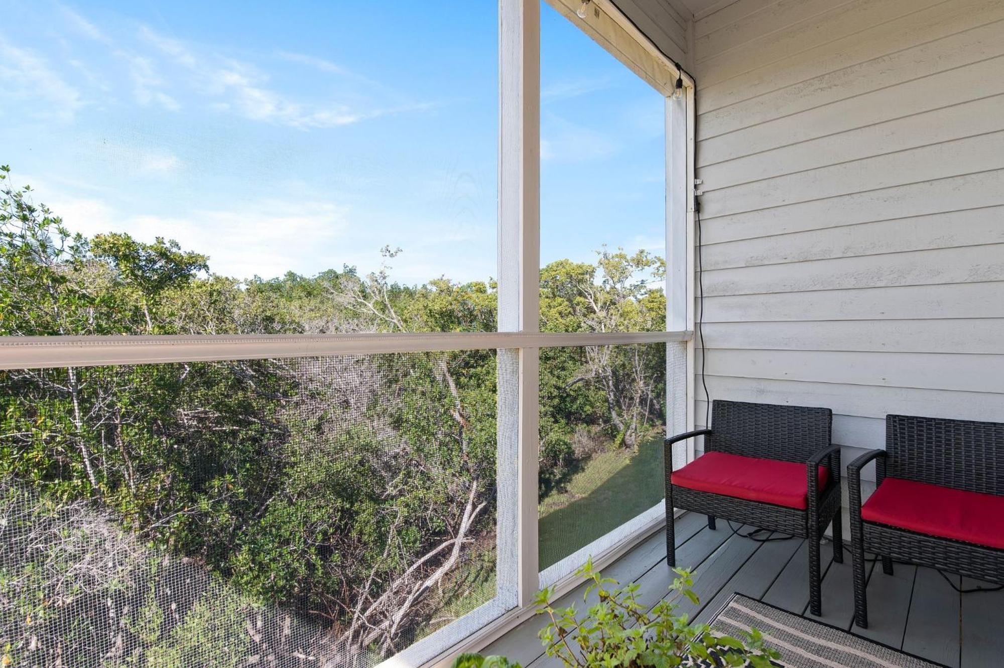 The Tree House! Beautiful Townhome In With Great Amenities Surrounded By Nature! *