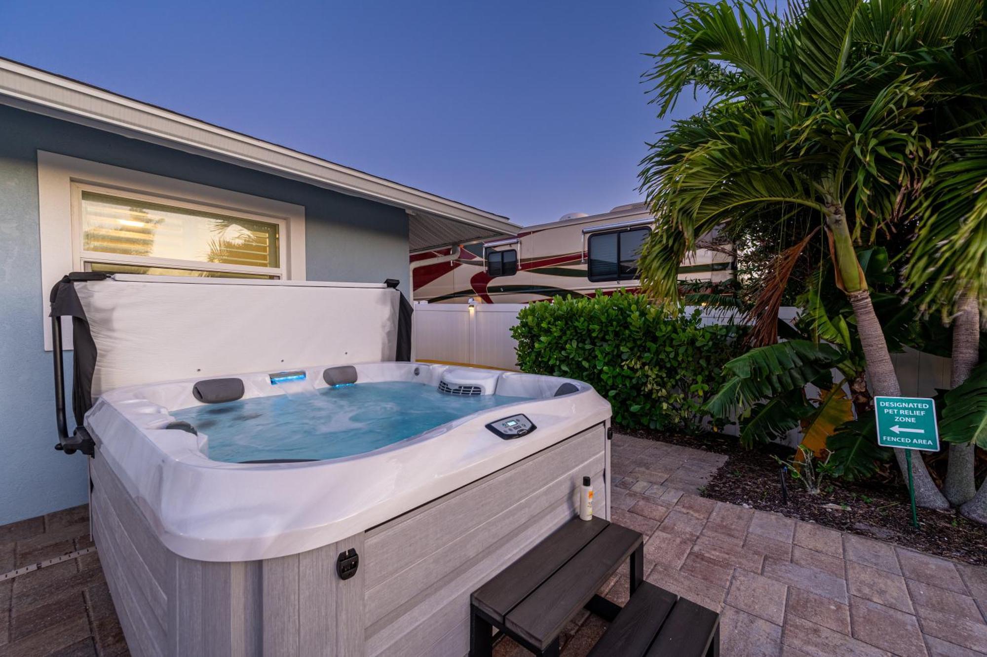 Royal Palm Paradise! Waterfront, Private Pool & Hot Tub, Boat Dock! *
