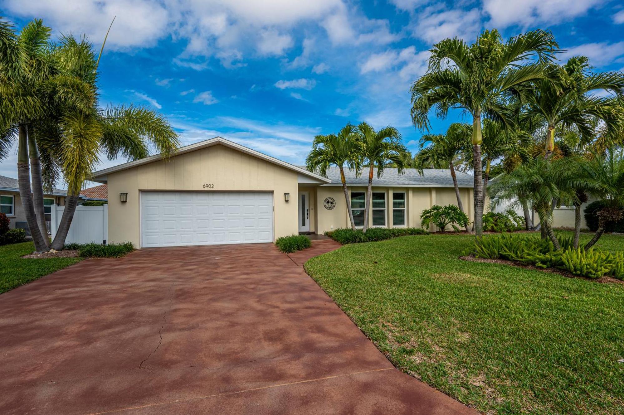 New! House Of Palms! Private Pool Home! Short Drive To Ami Holiday home Bradenton