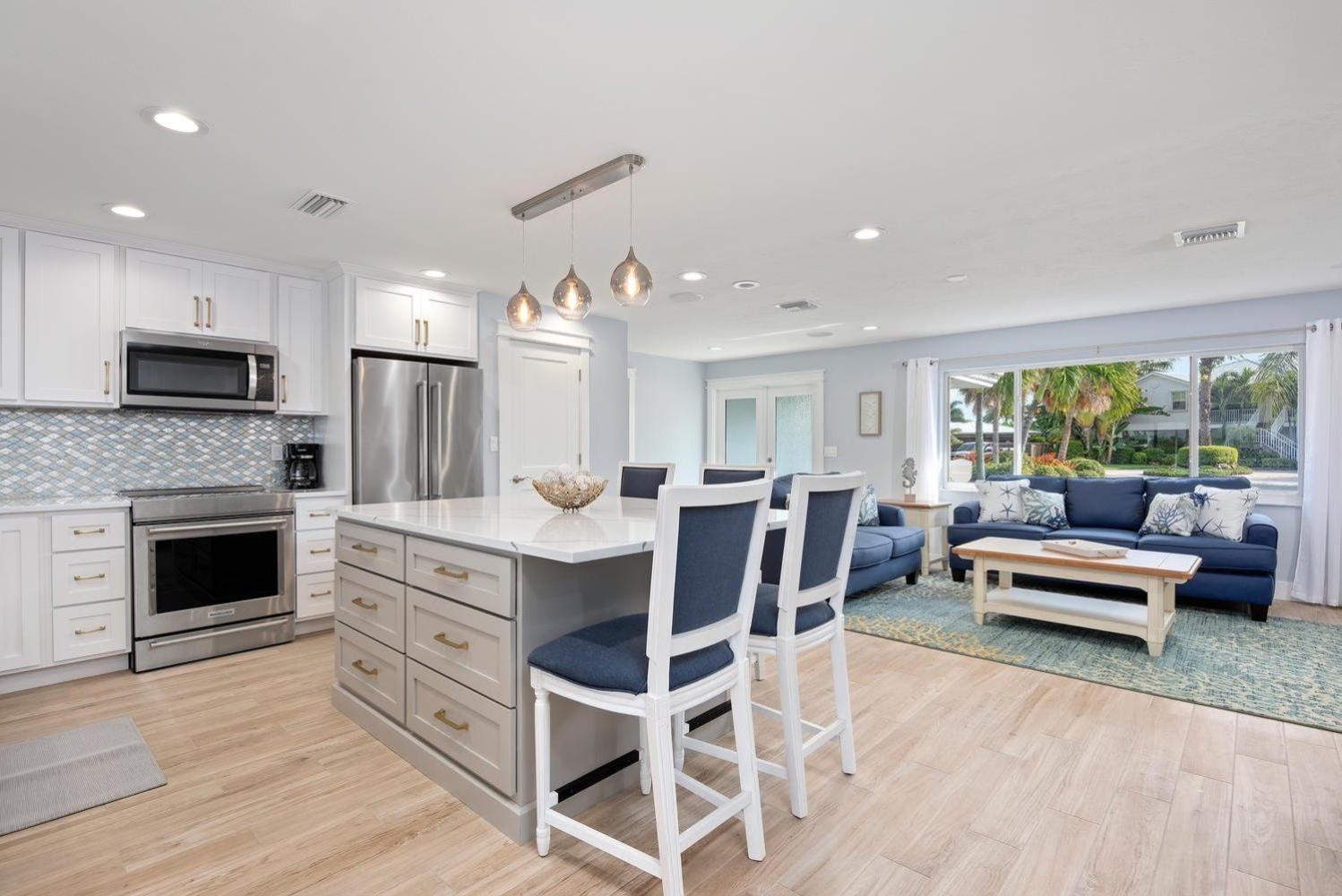 Casa Palma! Beautiful Waterfront With Heated Pool & Dock!