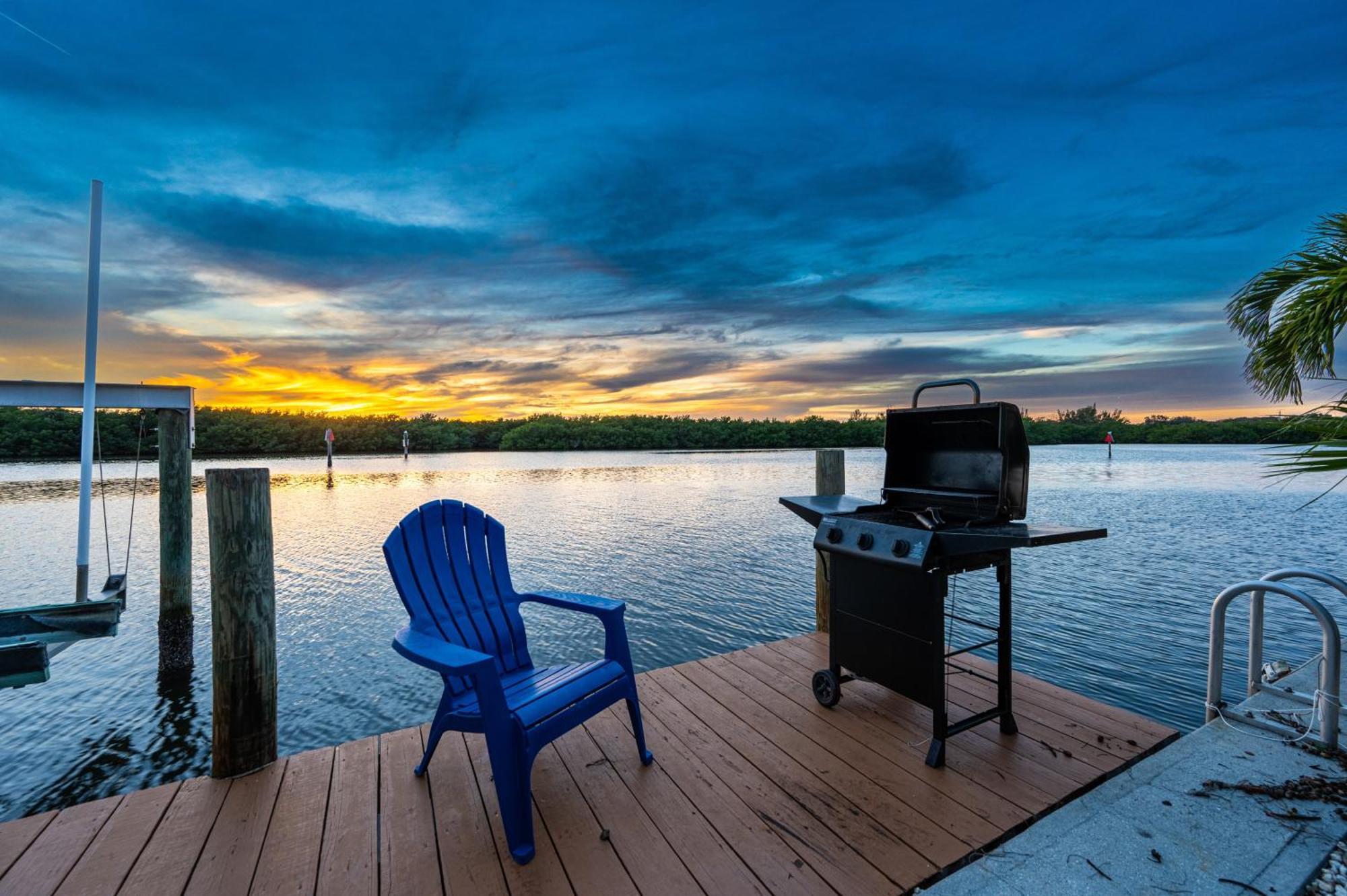 Holiday home Casa Palma! Beautiful Waterfront With Heated Pool & Dock! Bradenton