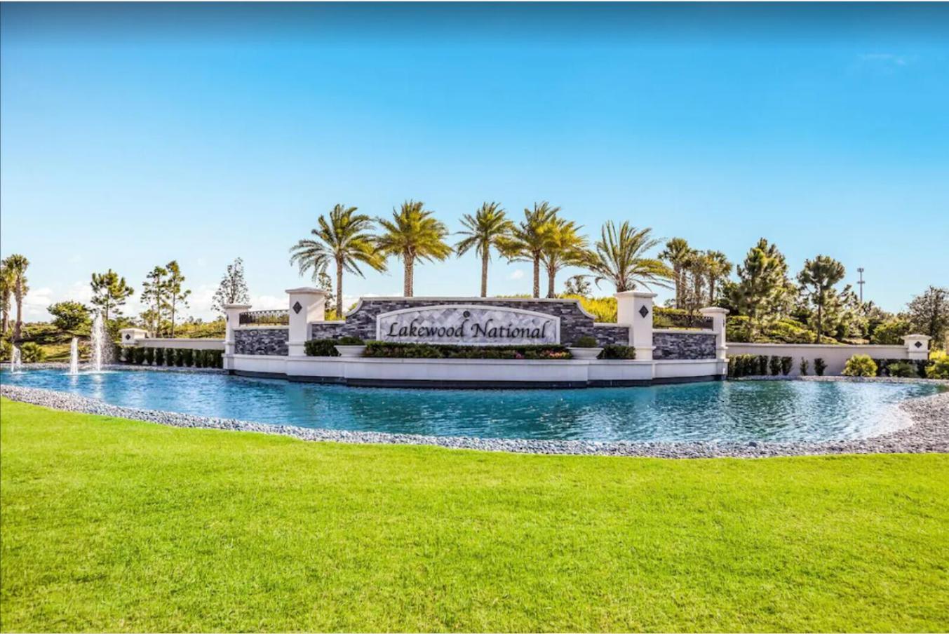 12th Hole Hideaway! Ground Floor At Lakewood National Golf Club! Holiday home Bradenton