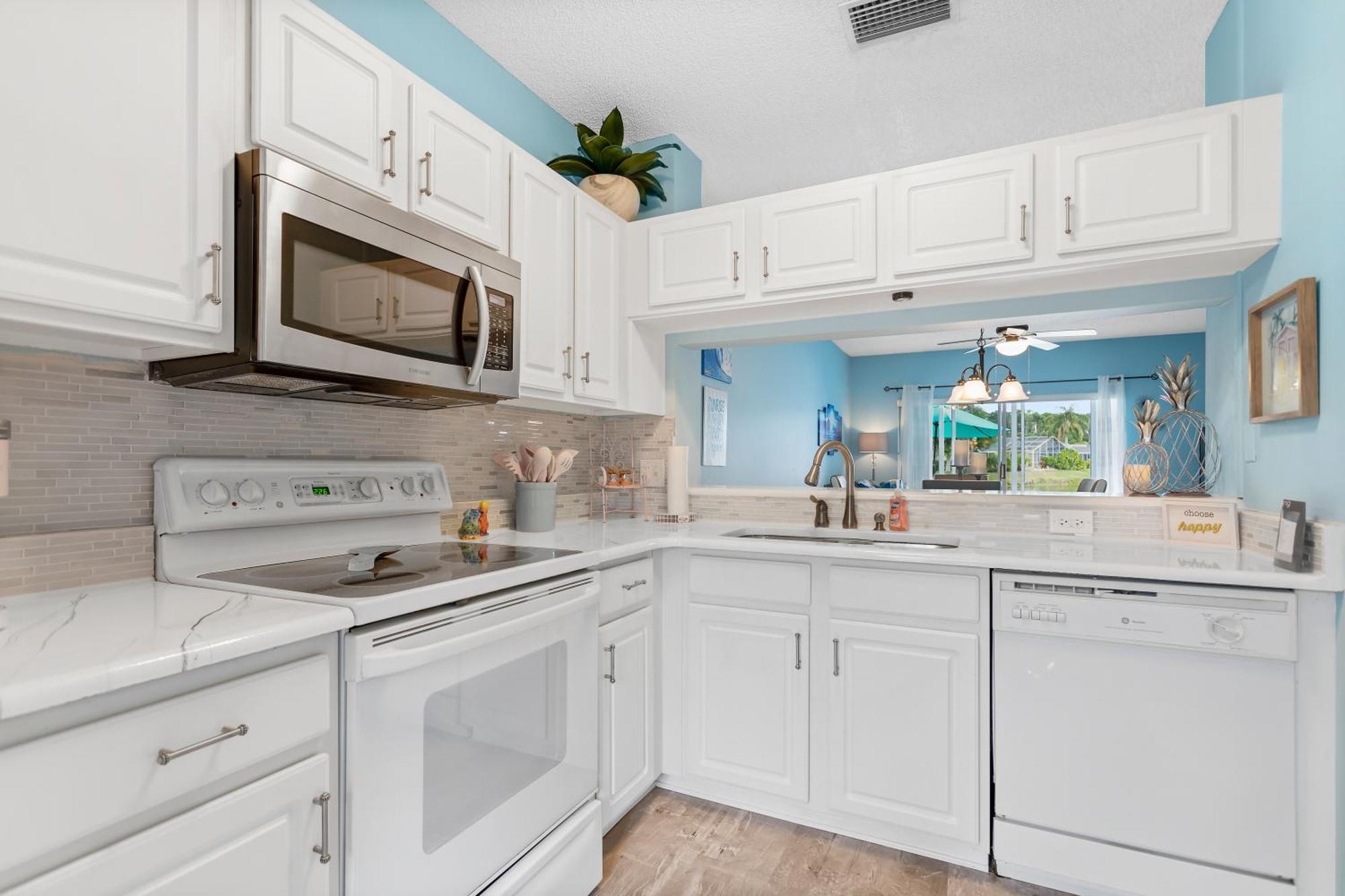 Cappy Hour! Lakefront Townhome With Backyard Paradise And Amazing Community Amenities!