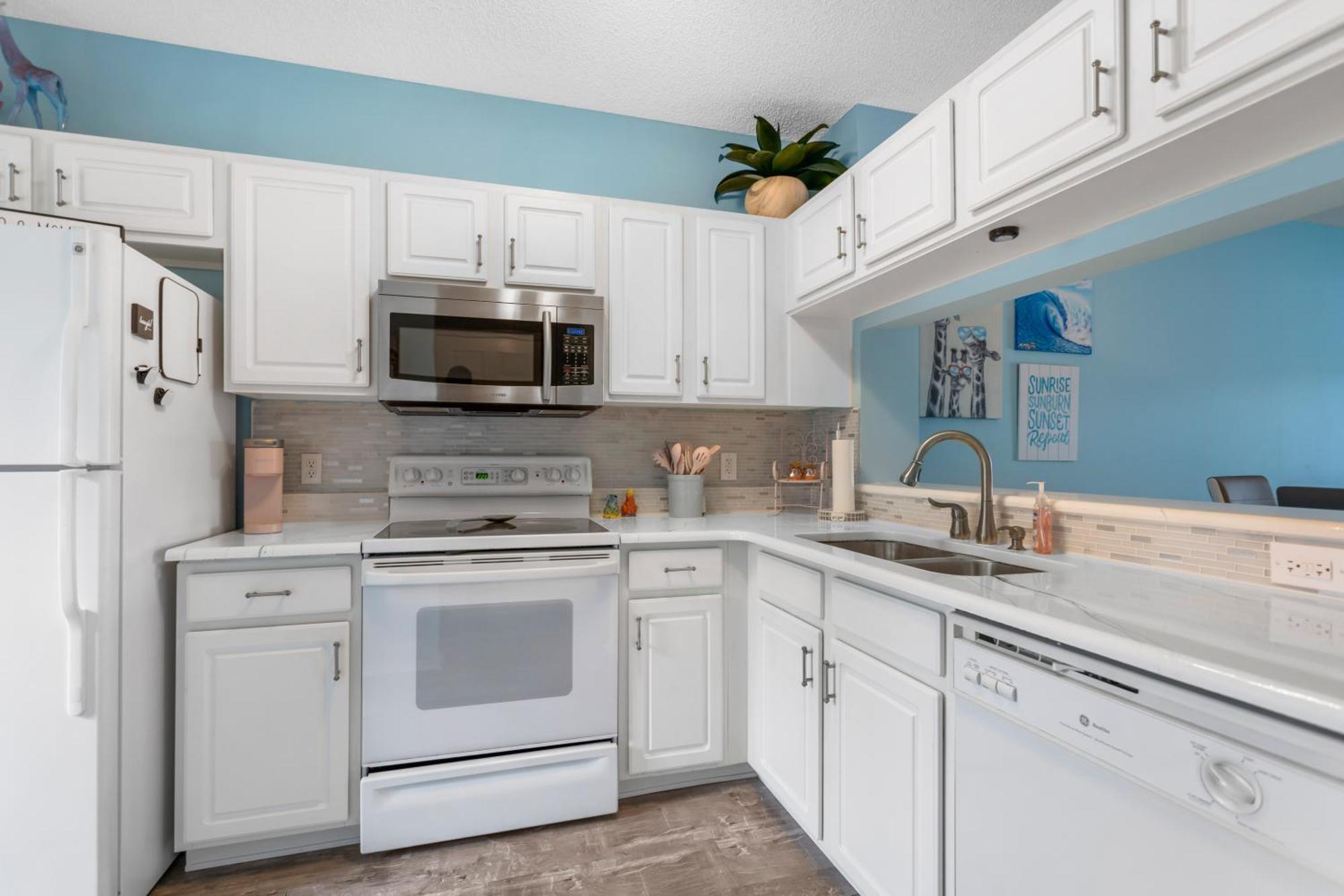 Cappy Hour! Lakefront Townhome With Backyard Paradise And Amazing Community Amenities! *