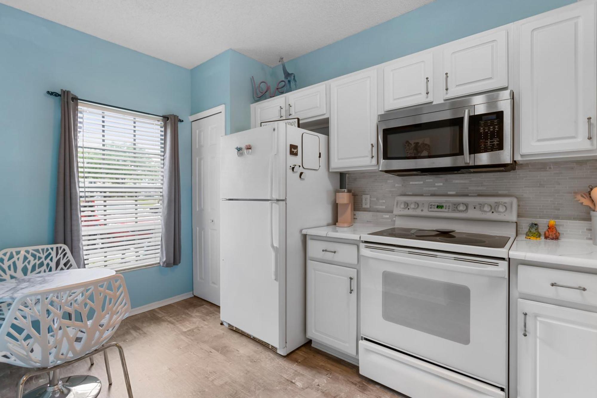 Cappy Hour! Lakefront Townhome With Backyard Paradise And Amazing Community Amenities! * Bradenton