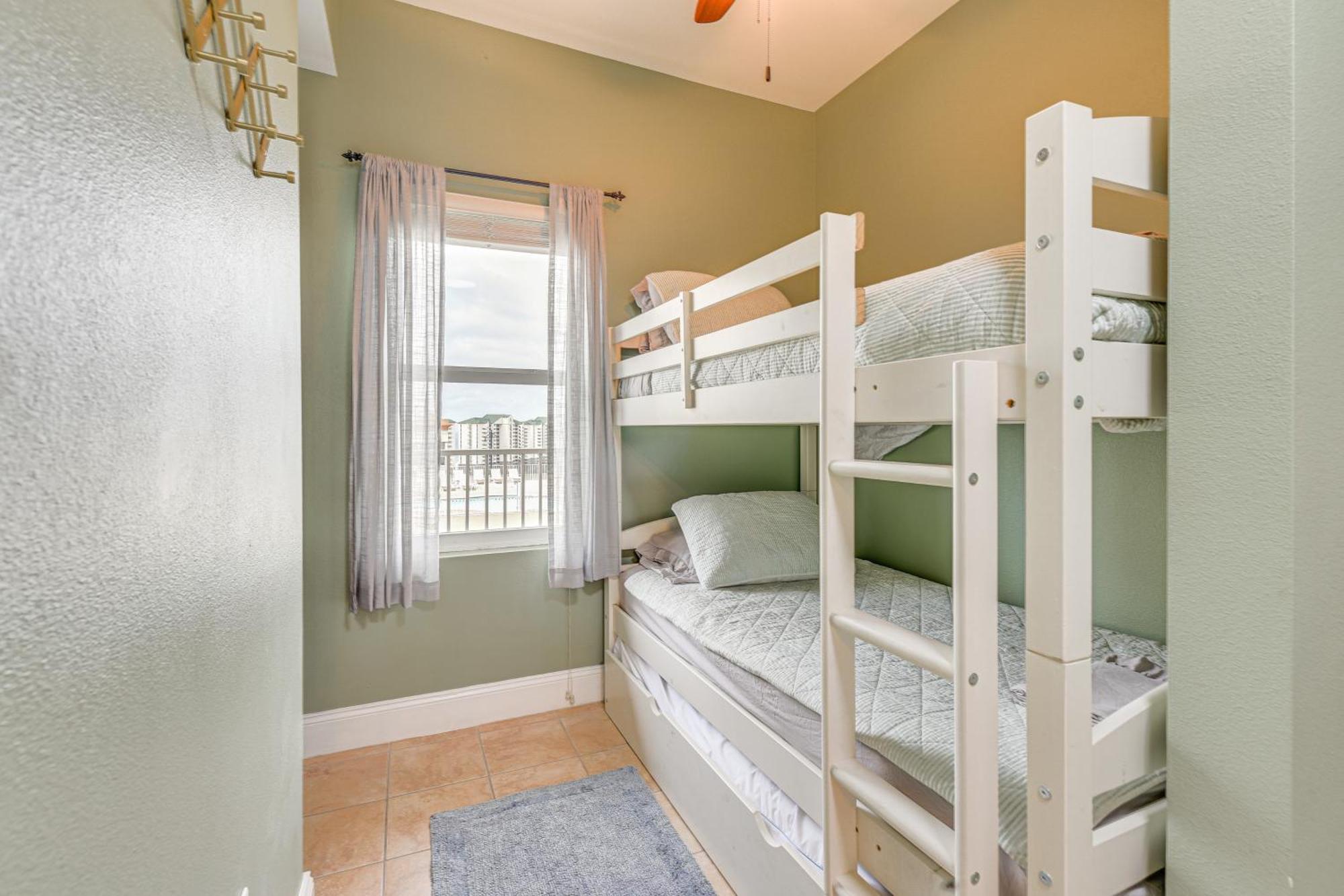 Apartment Happy Cows Retreat In Pcb With Lagoon Views!