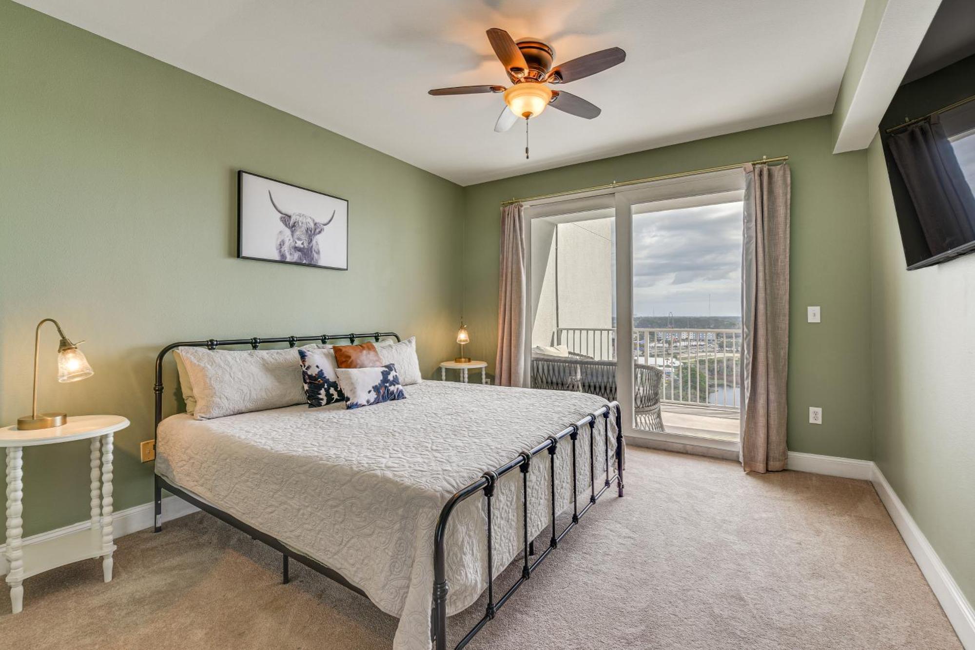 Happy Cows Retreat In Pcb With Lagoon Views!