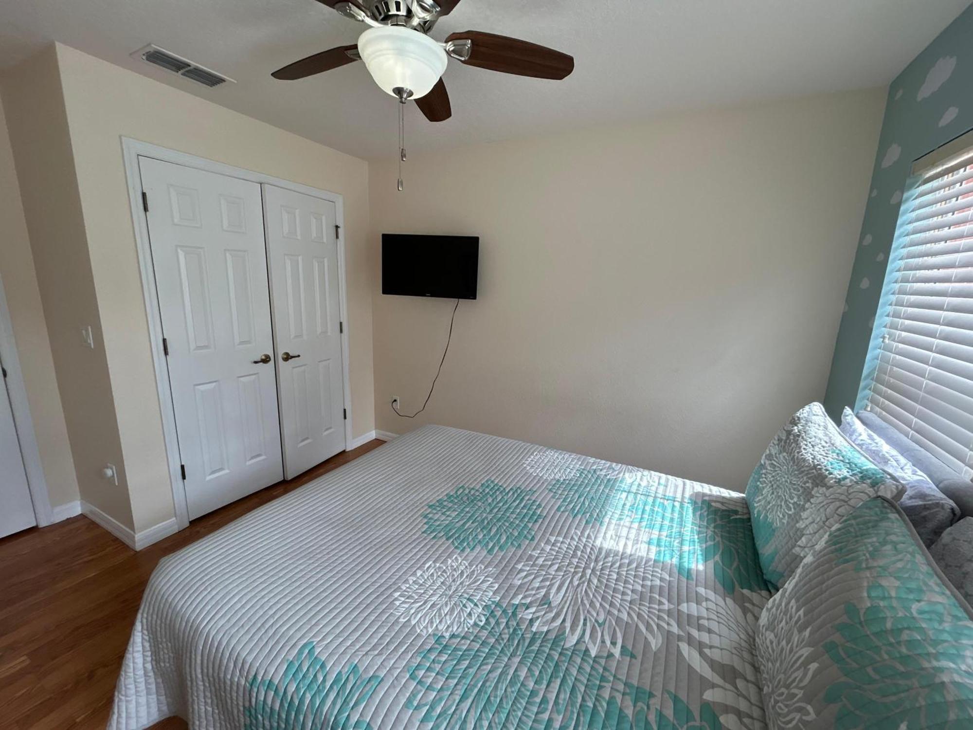 New! Lakefront Views- Encantada Townhouse Holiday home *