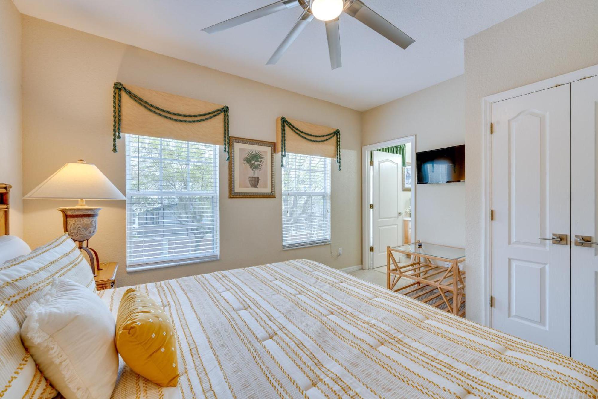 With Private Hot Tub 6 Mi To Disney! Holiday home *