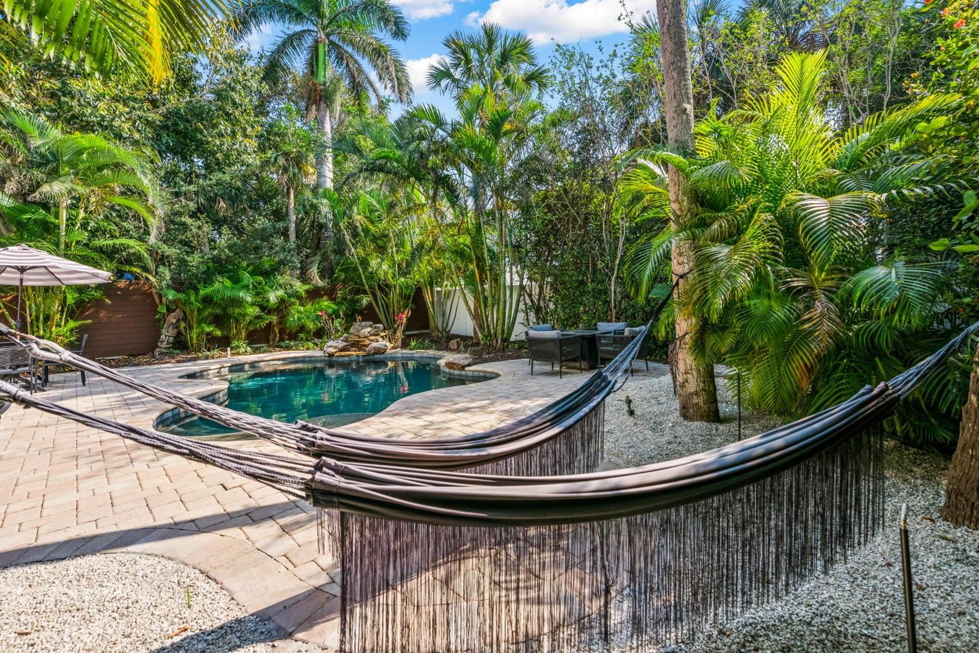 Holiday home Sandy Pants - Designer Chic Steps To Backyard Oasis W Heated Pool Anna Maria