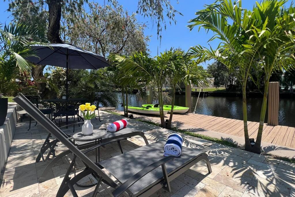 Waterfront Tropical Oasis, Htd Pool-hottub-kayaks Holiday home *