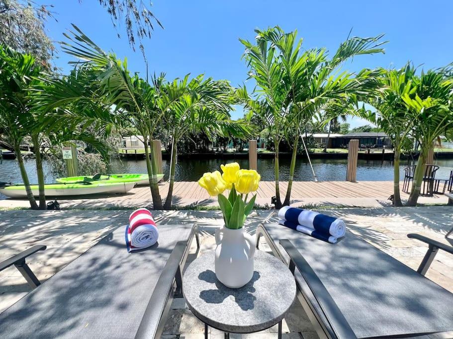 Holiday home Waterfront Tropical Oasis, Htd Pool-hottub-kayaks *