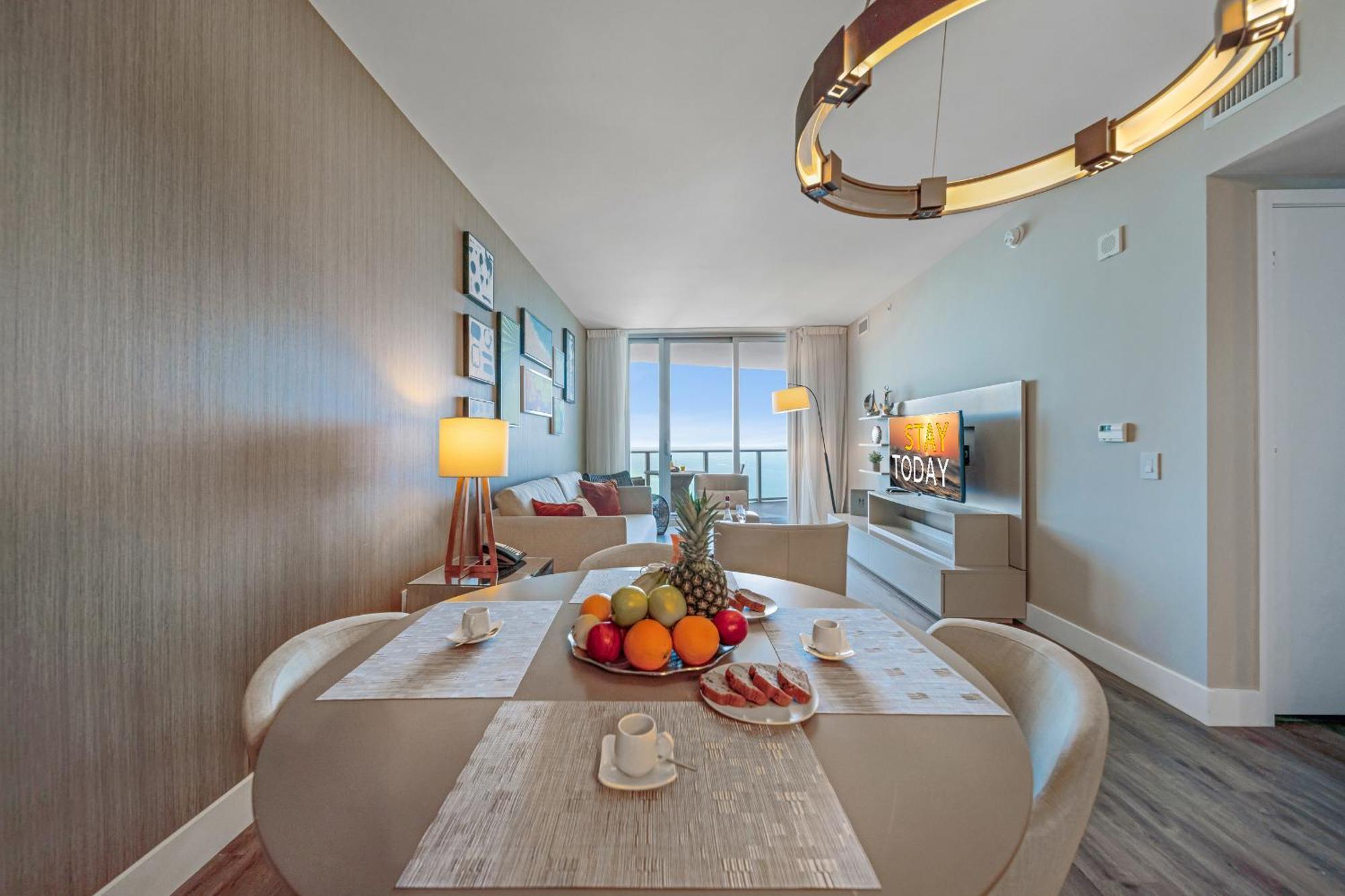Splendid - Oceanview 1bdr & 1ba Right On The Beach, Heated Pool, Gym Apartment Hollywood
