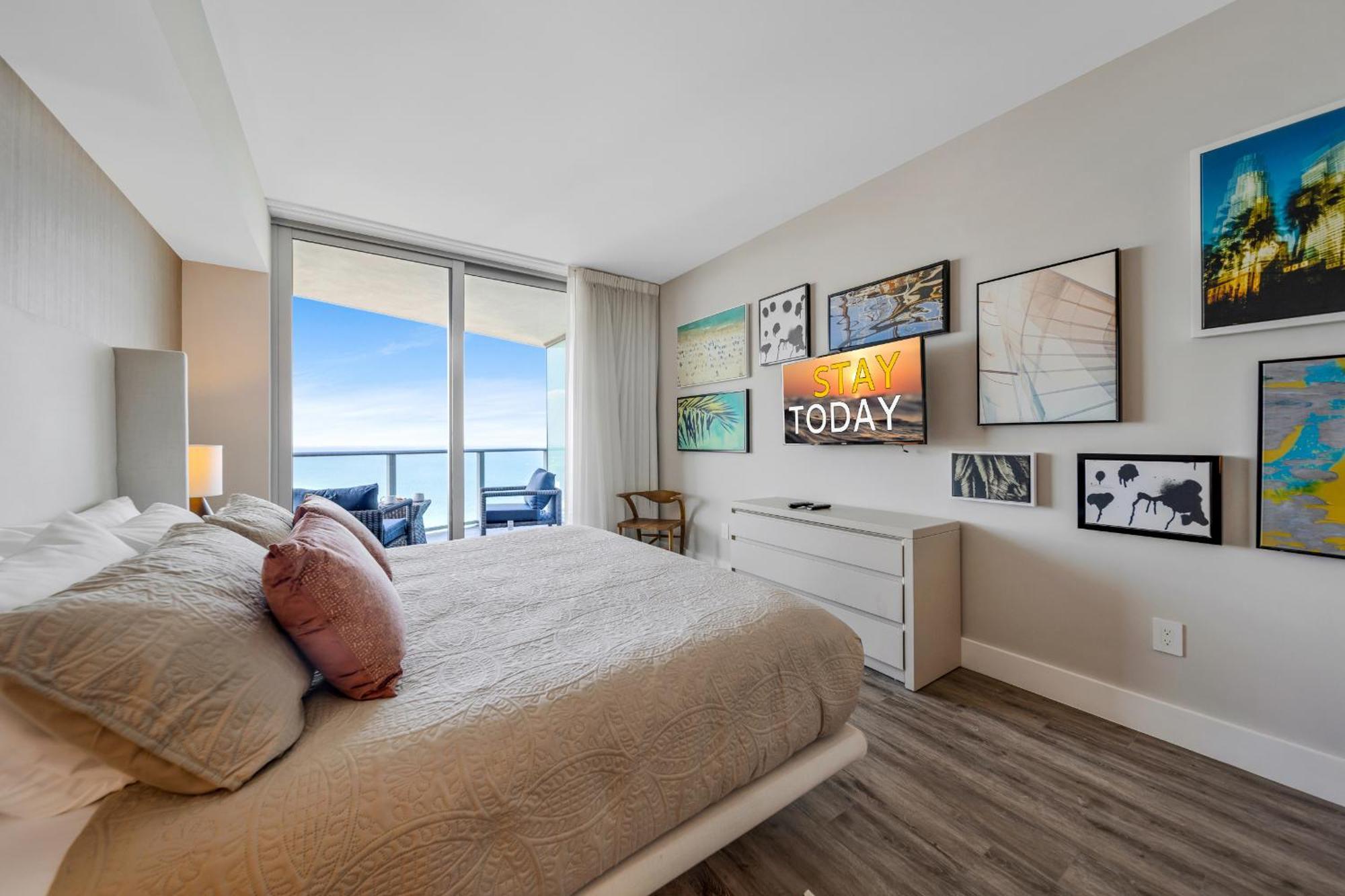 Splendid - Oceanview 1bdr & 1ba Right On The Beach, Heated Pool, Gym Apartment *