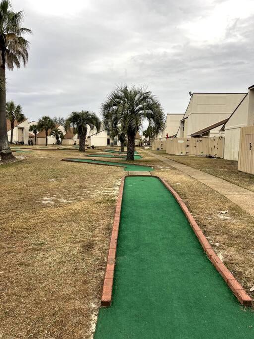 Lazy Palm 4 Pools Short Walk To Beach! Sleeps 5!