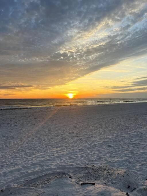 Lazy Palm 4 Pools Short Walk To Beach! Sleeps 5! Apartment Panama City Beach