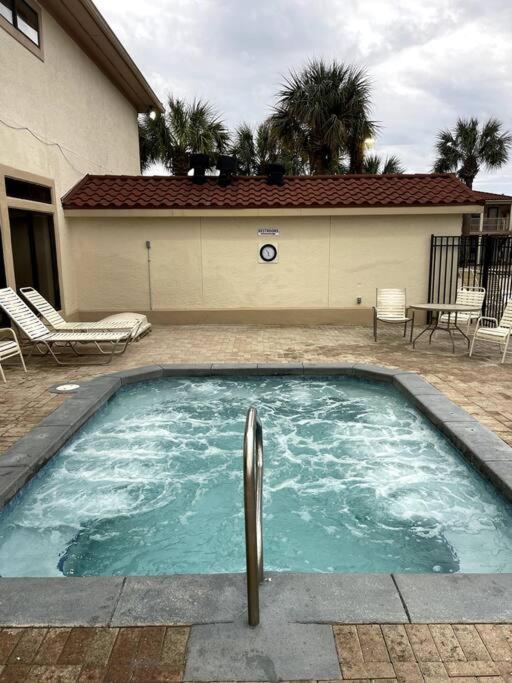 Lazy Palm 4 Pools Short Walk To Beach! Sleeps 5! Apartment *