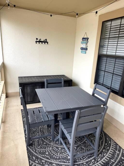 Lazy Palm 4 Pools Short Walk To Beach! Sleeps 5! Apartment