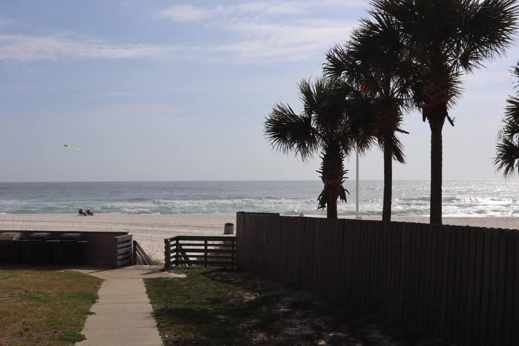Lazy Palm 4 Pools Short Walk To Beach! Sleeps 5! Apartment