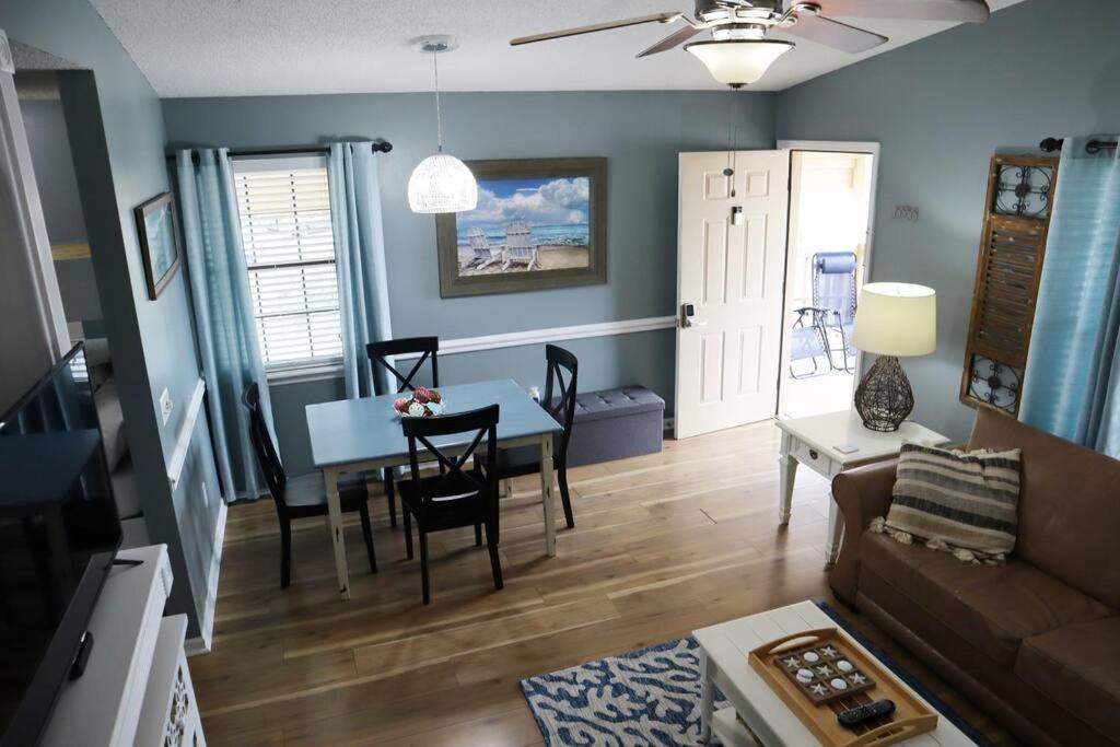 Lazy Palm 4 Pools Short Walk To Beach! Sleeps 5! * Panama City Beach