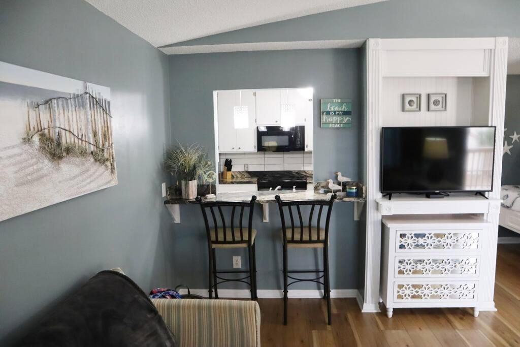 Lazy Palm 4 Pools Short Walk To Beach! Sleeps 5! Apartment *