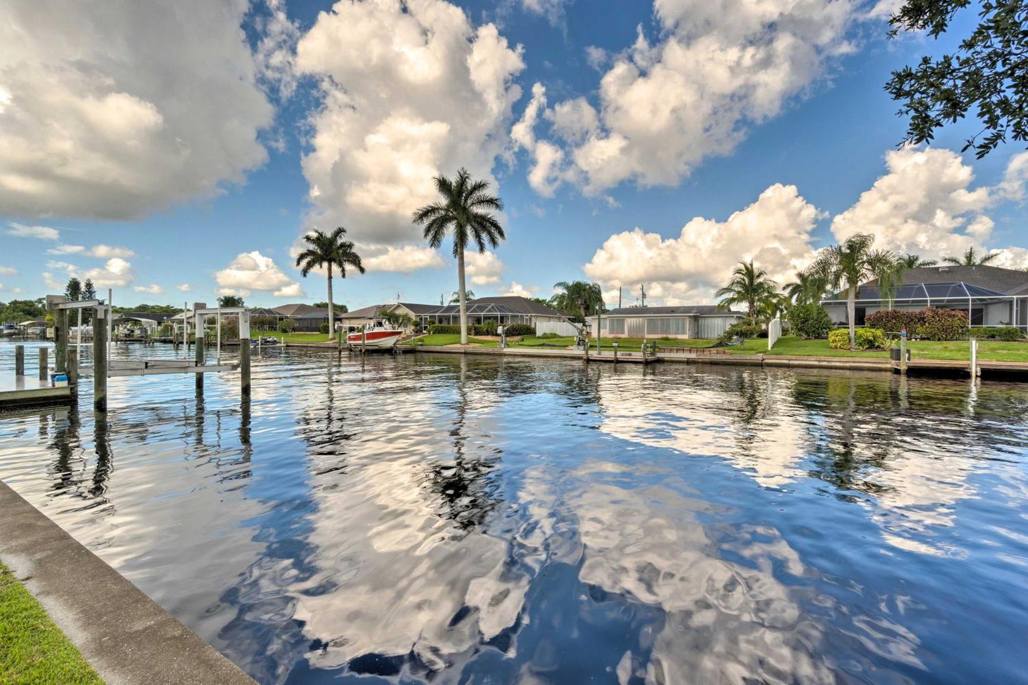 Luxe Waterfront Oasis With Dock, Heated Pool And Spa! Holiday home Port Charlotte