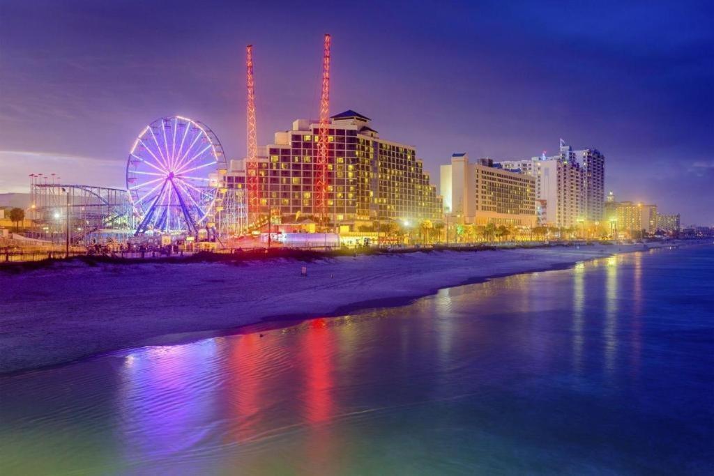 1 Bedroom Direct Oceanfront Wyndham Ocean Walk - Daytona Funland 703 Apartment