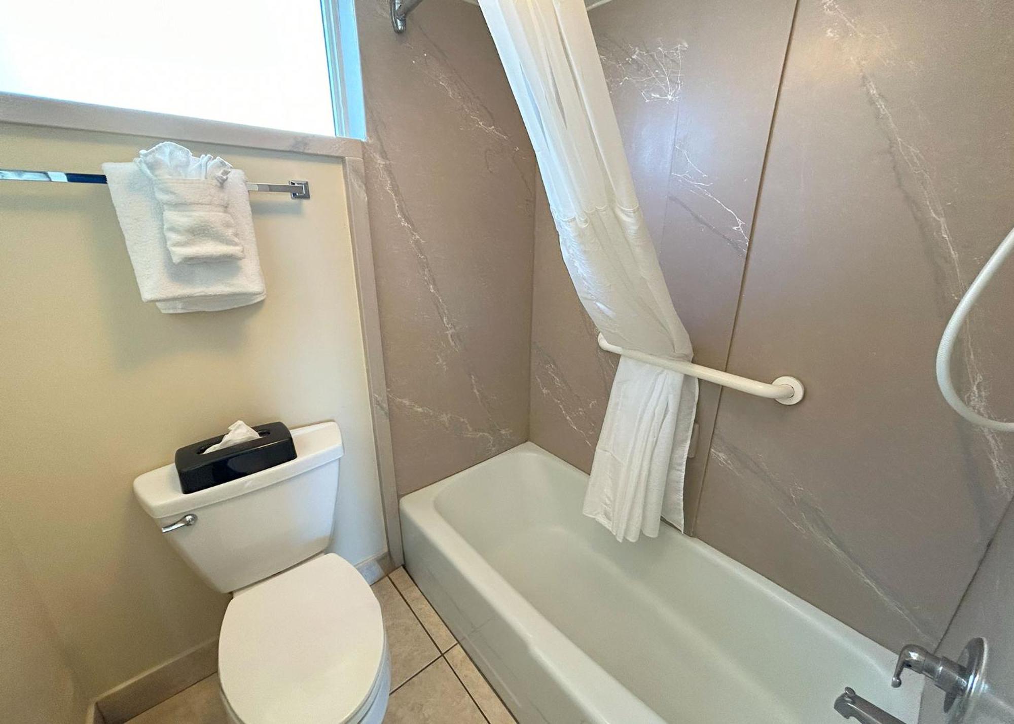 Outrigger Club Resort 3*