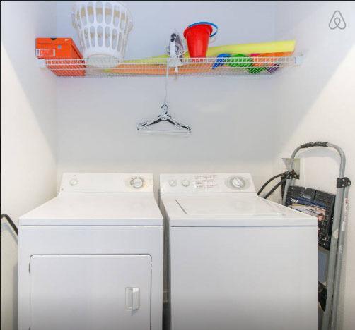 Apartment 3 Bedroom Style Condo, 3 Miles To Disney! *