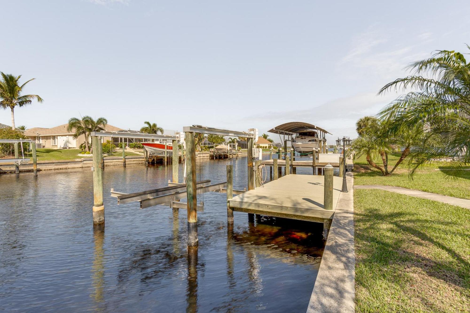 Luxe Waterfront Oasis With Dock, Heated Pool And Spa! Holiday home Port Charlotte