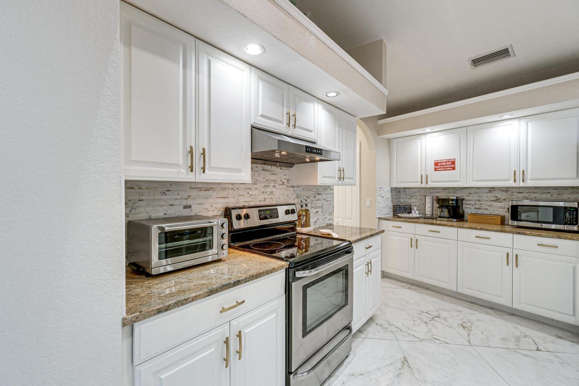 Luxe Waterfront Oasis With Dock, Heated Pool And Spa! Holiday home Port Charlotte