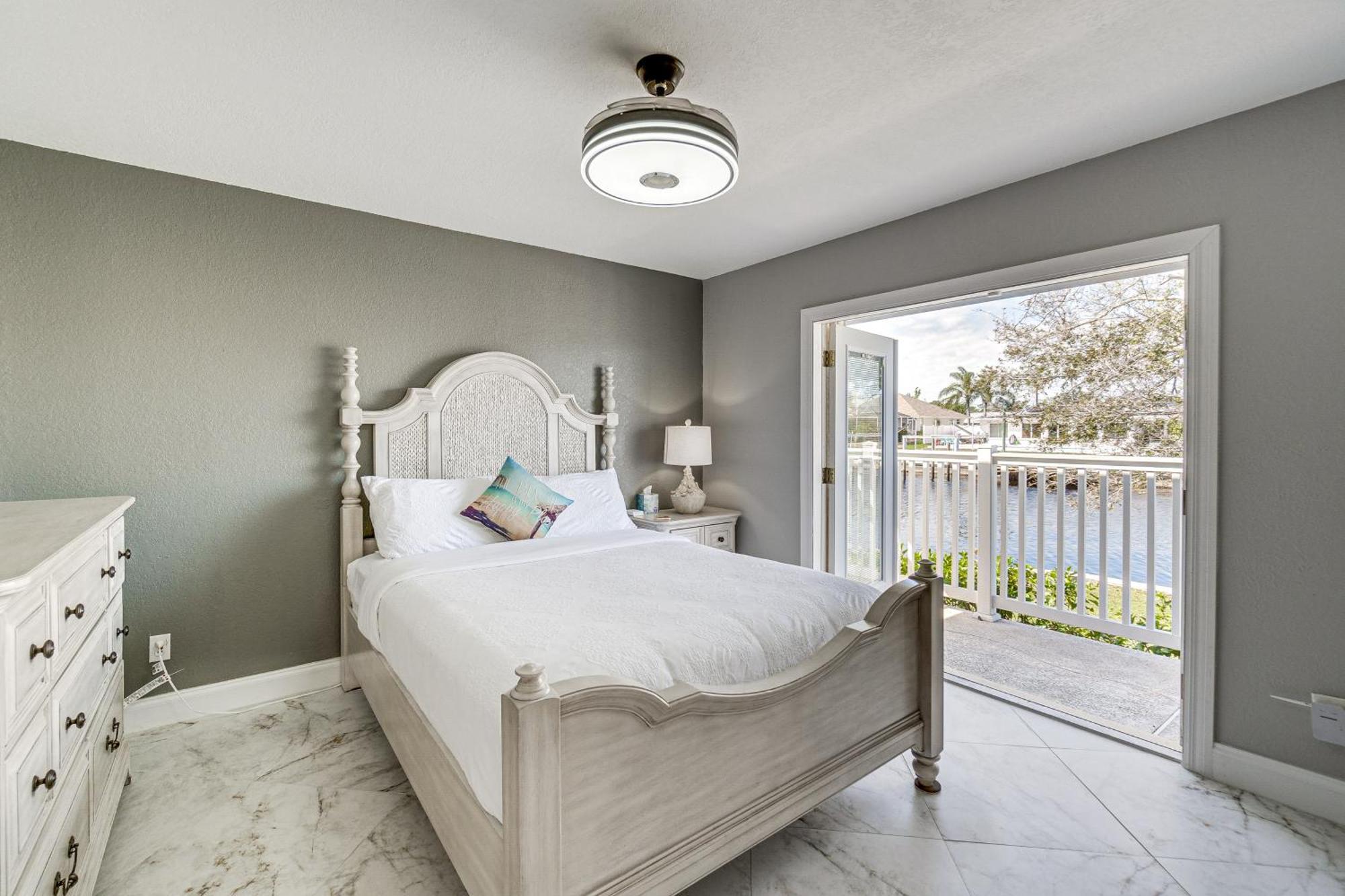 Luxe Waterfront Oasis With Dock, Heated Pool And Spa! Holiday home