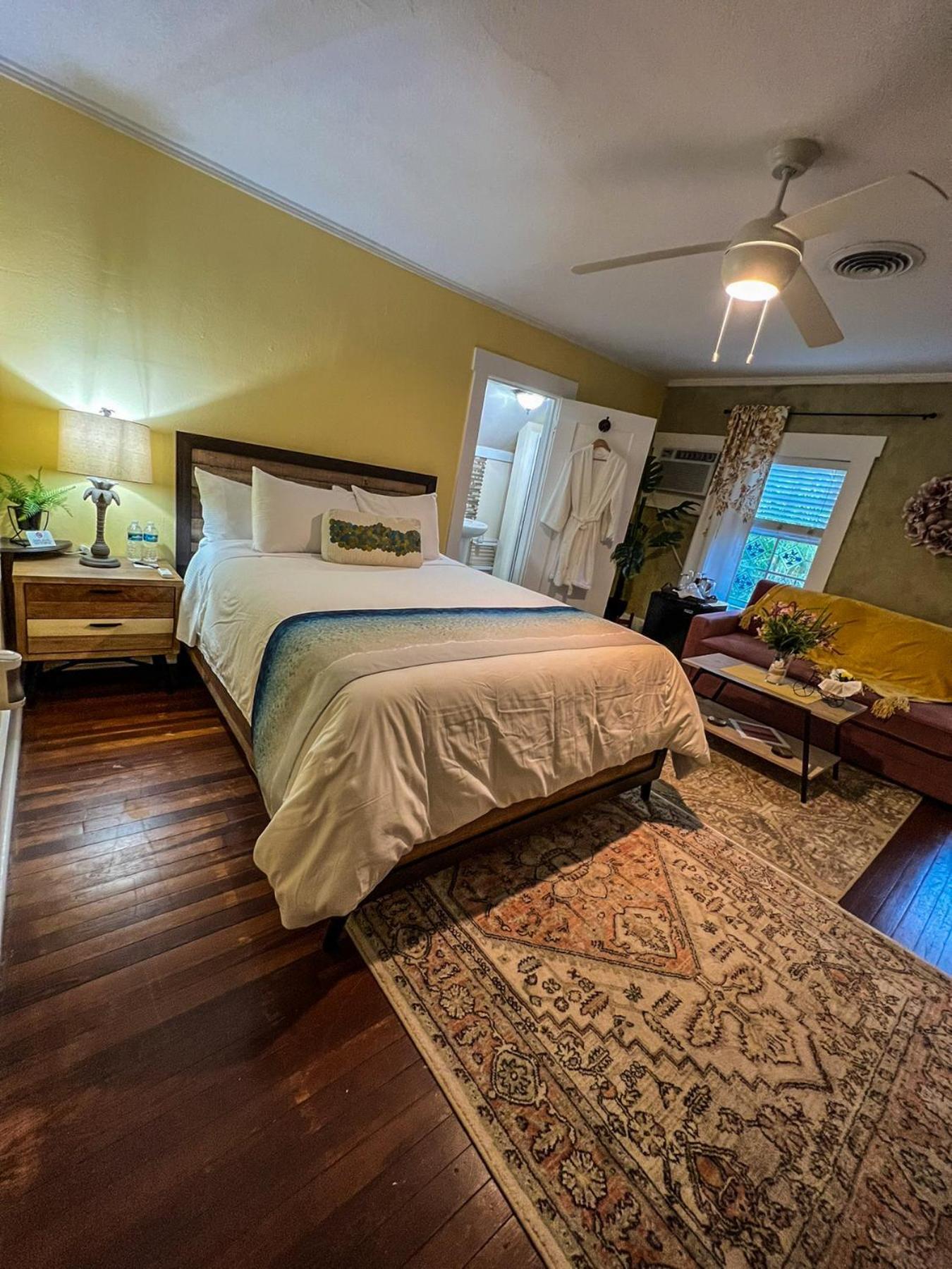 Vinoy House Hotel *