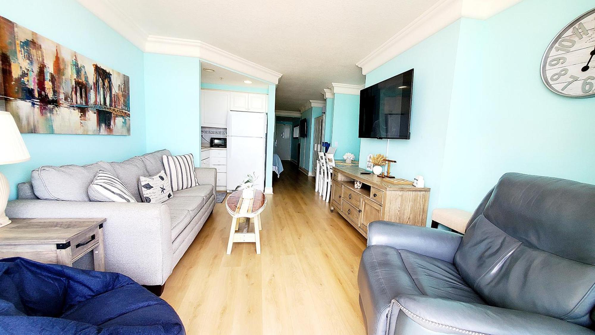 Sunkissed-modern Oceanfront Daytona Apartment *