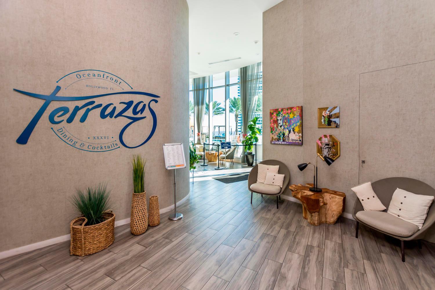 Sunset Bliss Resort: Oceanfront Escape With Rooftop Oasis Hollywood