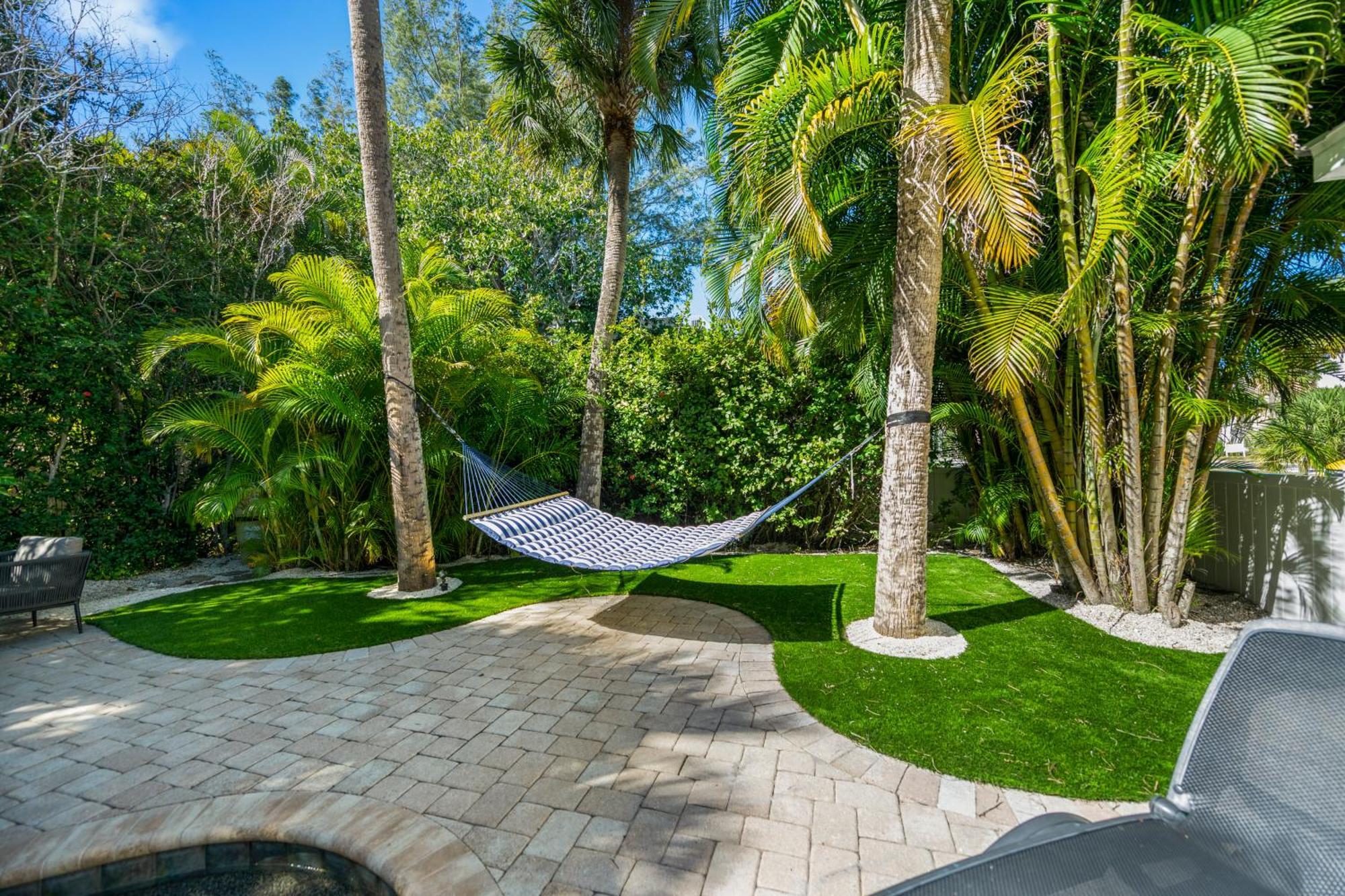 Sandy Pants - Designer Chic Steps To Backyard Oasis W Heated Pool * Anna Maria