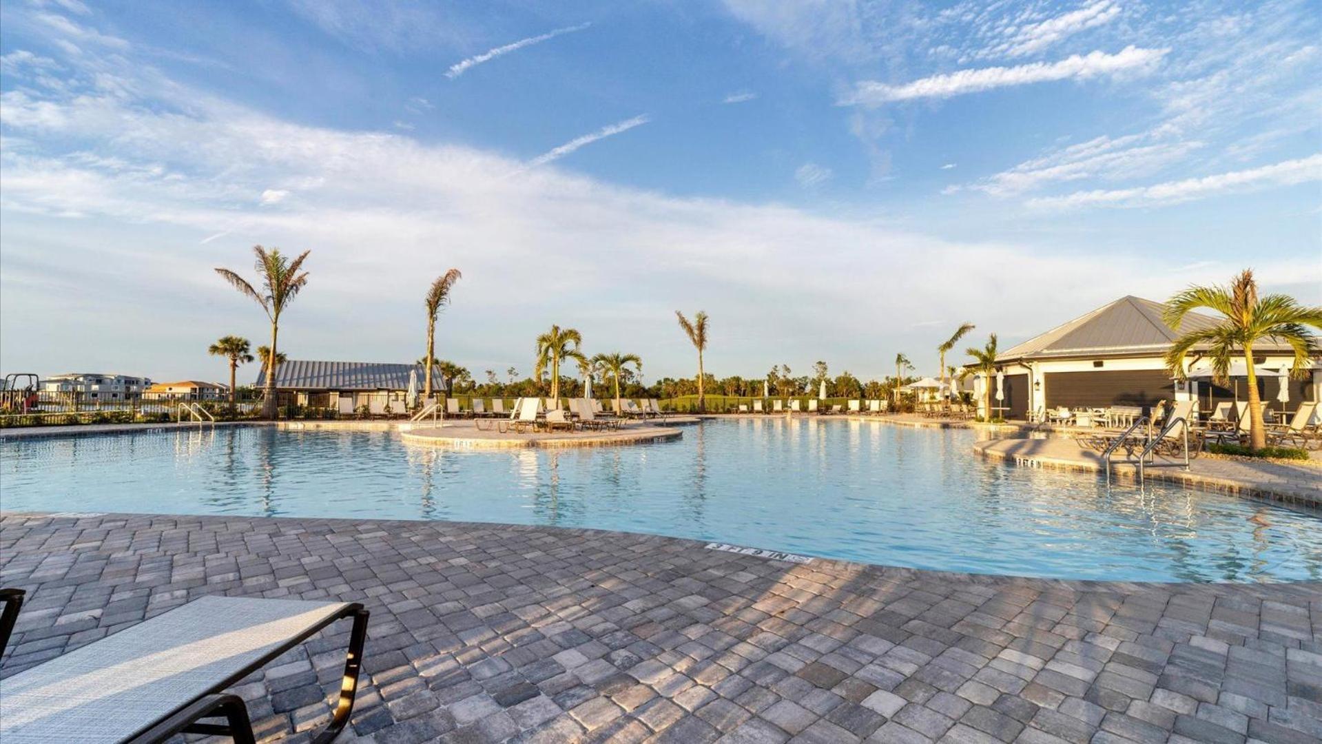 Apartment 14060 Heritage Landing Unit 322 *